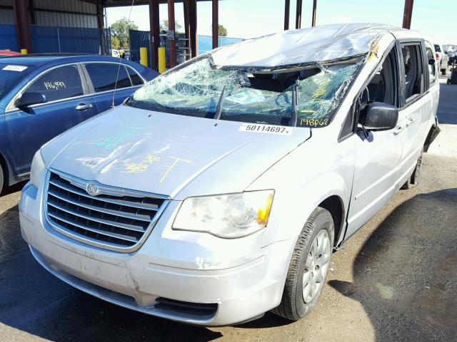 2A4RR4DE5AR186310 - 2010 CHRYSLER TOWN & COU SILVER photo 2