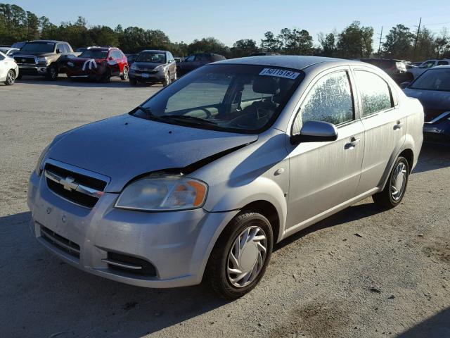 KL1TD56647B071590 - 2007 CHEVROLET AVEO BASE SILVER photo 2