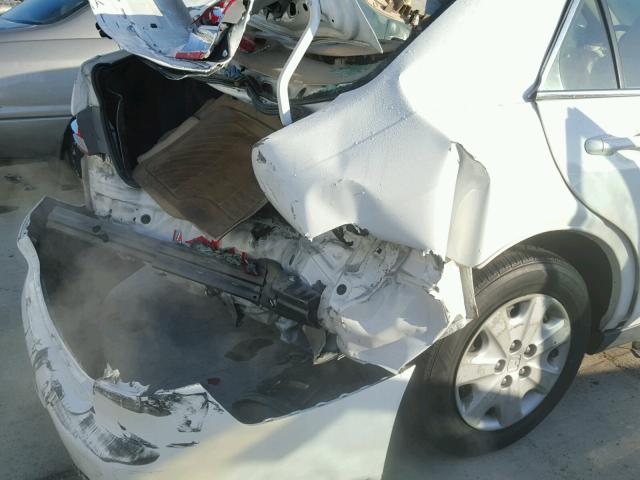 JHMCM56454C005643 - 2004 HONDA ACCORD LX WHITE photo 9