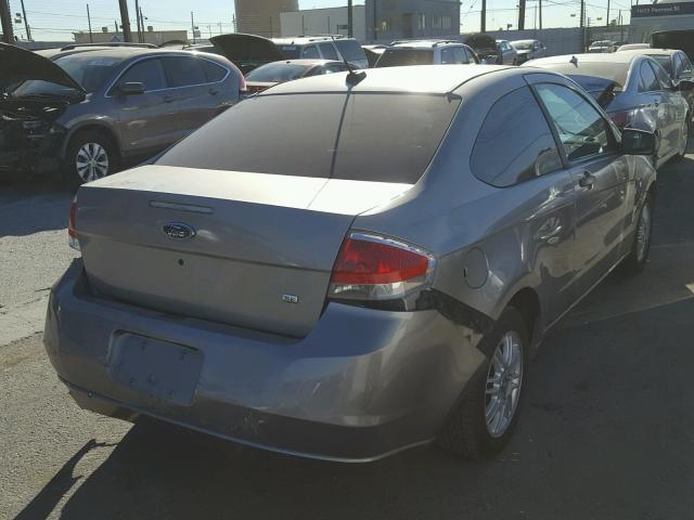 1FAHP33N78W165534 - 2008 FORD FOCUS SE GRAY photo 4