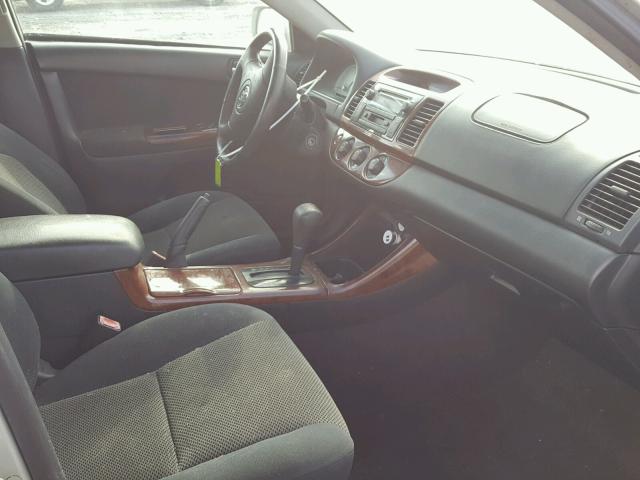 4T1BE32K83U253036 - 2003 TOYOTA CAMRY LE 银色 照片 5