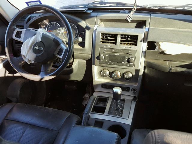 1J4PP5GKXAW117026 - 2010 JEEP LIBERTY LI WHITE photo 9