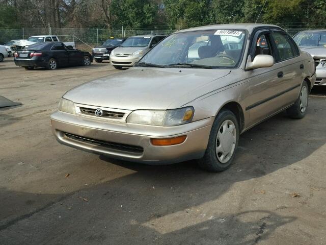 1NXBB02E0TZ379571 - 1996 TOYOTA COROLLA DX GOLD photo 2