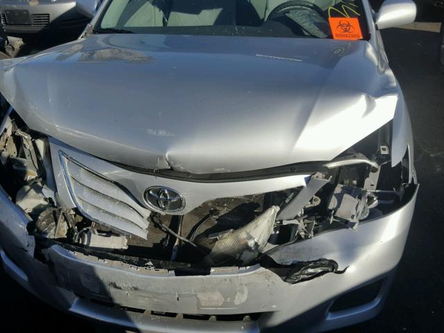 4T4BF3EK4AR077324 - 2010 TOYOTA CAMRY BASE SILVER photo 7