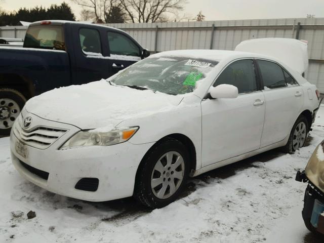 4T1BF3EK0AU518490 - 2010 TOYOTA CAMRY BASE WHITE photo 2