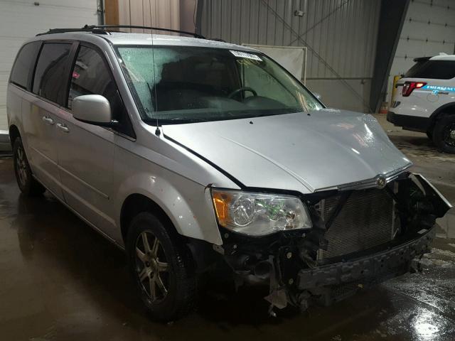 2A8HR54P08R143554 - 2008 CHRYSLER TOWN & COU SILVER photo 1