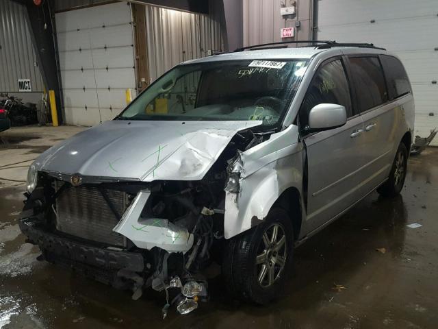 2A8HR54P08R143554 - 2008 CHRYSLER TOWN & COU SILVER photo 2