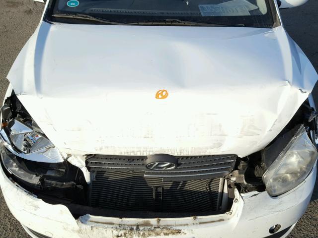 KMHCN46C58U190739 - 2008 HYUNDAI ACCENT GLS WHITE photo 7