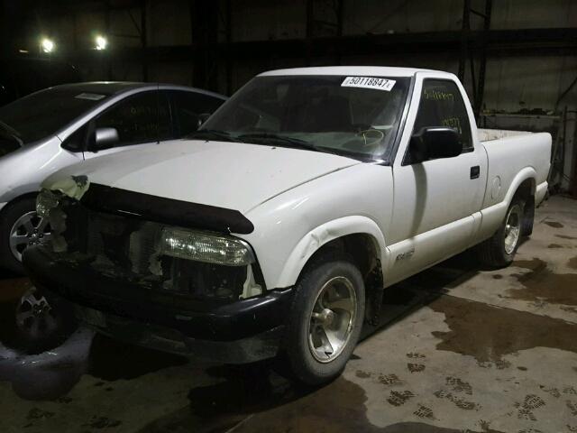 1GCCS14W2Y8198752 - 2000 CHEVROLET S TRUCK S1 WHITE photo 2