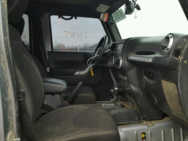 1C4HJWFG3DL608333 - 2013 JEEP WRANGLER U SILVER photo 5