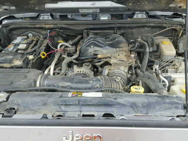 1C4HJWFG3DL608333 - 2013 JEEP WRANGLER U SILVER photo 7