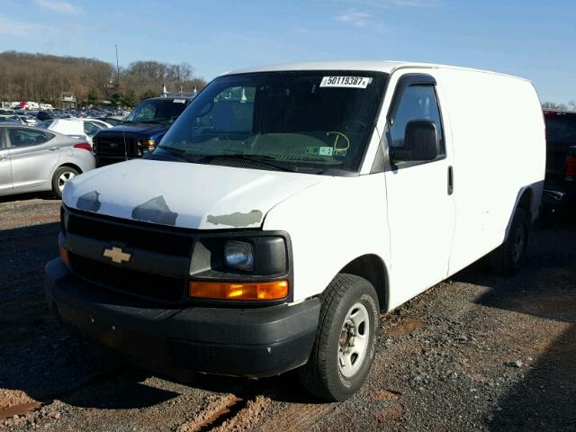 1GCWGFFAXC1126860 - 2012 CHEVROLET EXPRESS G2 WHITE photo 2