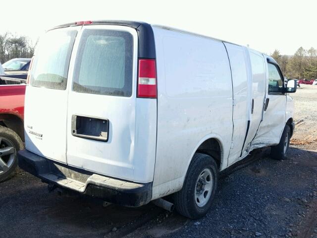 1GCWGFFAXC1126860 - 2012 CHEVROLET EXPRESS G2 WHITE photo 4