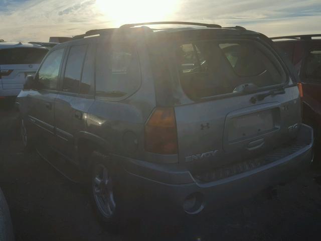 1GKDT13SX52218491 - 2005 GMC ENVOY SILVER photo 3