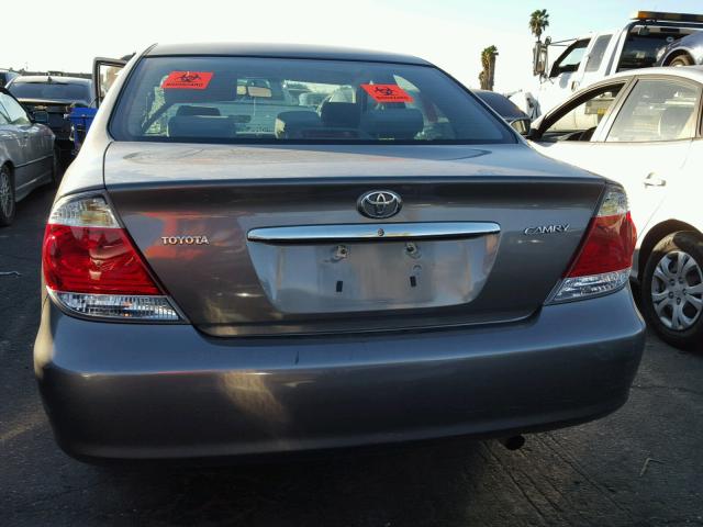 4T1BE32K15U503803 - 2005 TOYOTA CAMRY LE GRAY photo 10