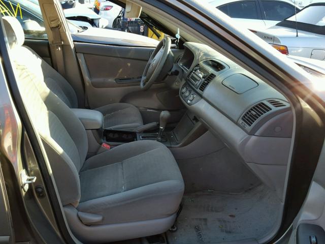 4T1BE32K15U503803 - 2005 TOYOTA CAMRY LE GRAY photo 5
