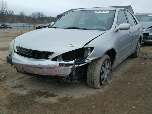 4T1BE32K93U762620 - 2003 TOYOTA CAMRY LE 银色 照片 2