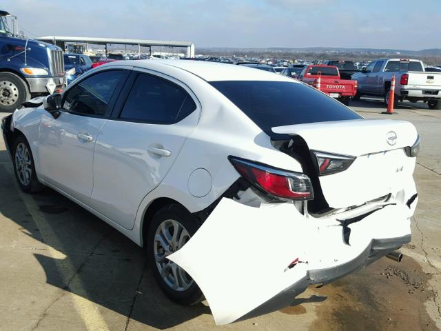 3MYDLBZV0GY109210 - 2016 TOYOTA SCION IA WHITE photo 3