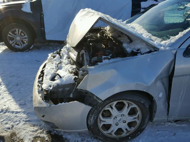 1FAHP36N59W237425 - 2009 FORD FOCUS SES SILVER photo 9