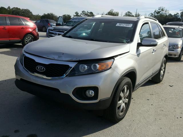 5XYKT4A63DG340642 - 2013 KIA SORENTO LX SILVER photo 2