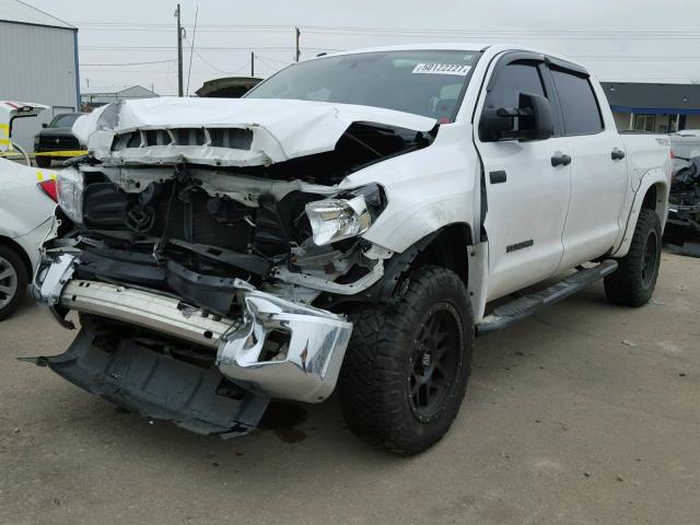 5TFDY5F16FX472811 - 2015 TOYOTA TUNDRA CRE WHITE photo 2