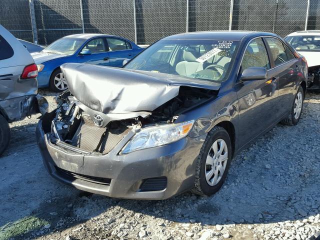 4T1BF3EK3BU222185 - 2011 TOYOTA CAMRY BASE GRAY photo 2