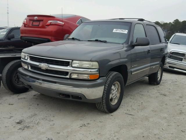 1GNEK13T5YJ211591 - 2000 CHEVROLET TAHOE K150 GRAY photo 2