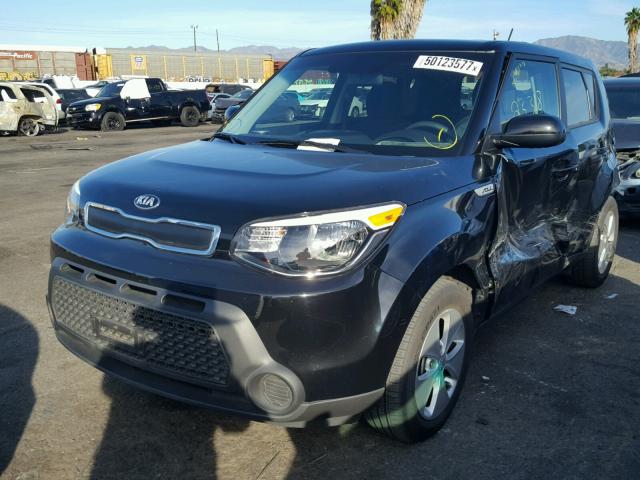 KNDJN2A24G7382391 - 2016 KIA SOUL BLACK photo 2