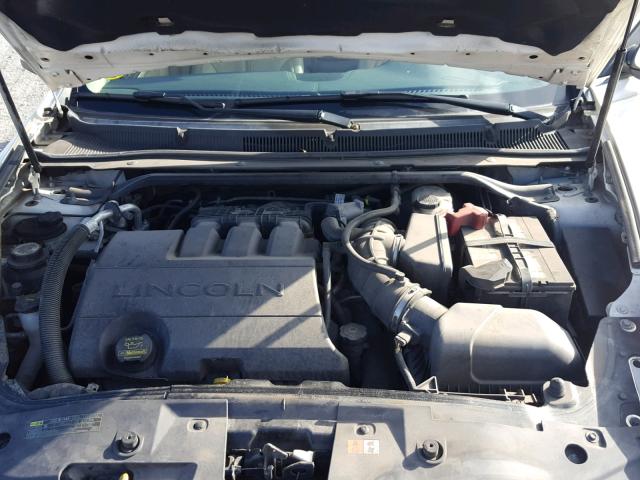 1LNHM94R89G601774 - 2009 LINCOLN MKS WHITE photo 7