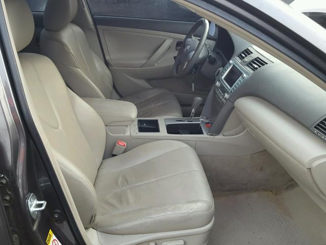 JTNBB46K293049713 - 2009 TOYOTA CAMRY HYBR GRAY photo 5