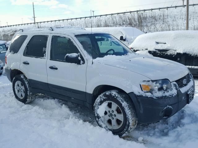 1FMYU93125KE39899 - 2005 FORD ESCAPE XLT WHITE photo 1