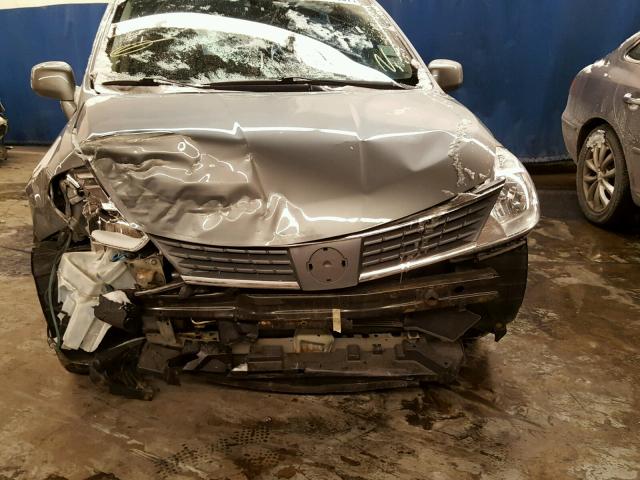 3N1BC13EX7L453782 - 2007 NISSAN VERSA S GRAY photo 9