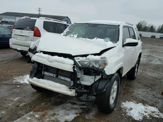 JTEBU5JR4F5256656 - 2015 TOYOTA 4RUNNER SR WHITE photo 2