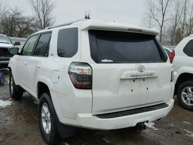 JTEBU5JR4F5256656 - 2015 TOYOTA 4RUNNER SR WHITE photo 3