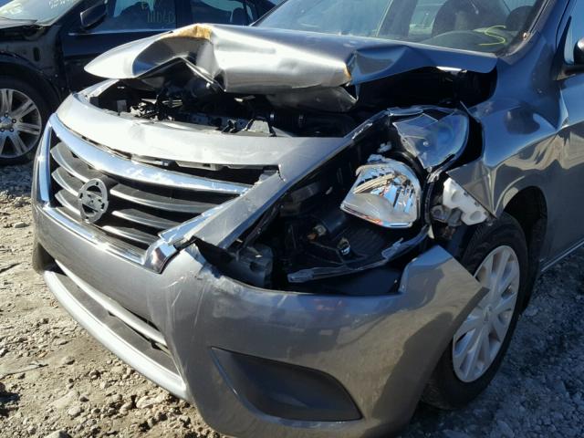 3N1CN7APXGL825756 - 2016 NISSAN VERSA S GRAY photo 9