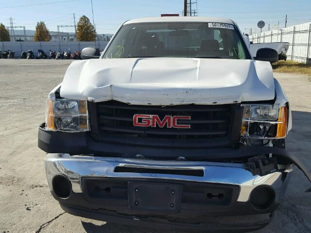 1GTR1TEX7CZ251027 - 2012 GMC SIERRA C15 WHITE photo 9