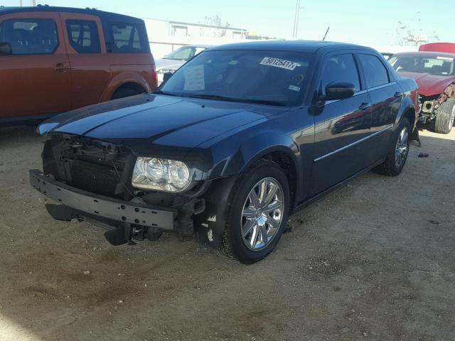 2C3KA33G28H221059 - 2008 CHRYSLER 300 LIMITE BLACK photo 2