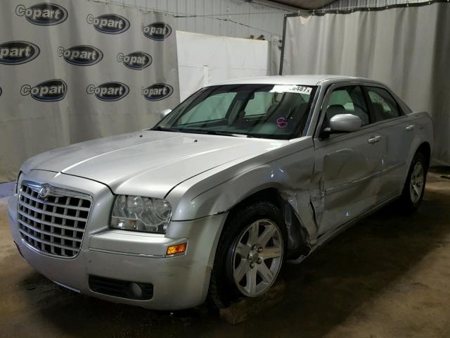 2C3KA53G27H629619 - 2007 CHRYSLER 300 TOURIN SILVER photo 2