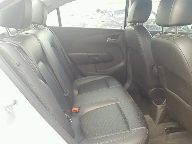 1G1JF5SBXJ4107607 - 2018 CHEVROLET SONIC PREM SILVER photo 6