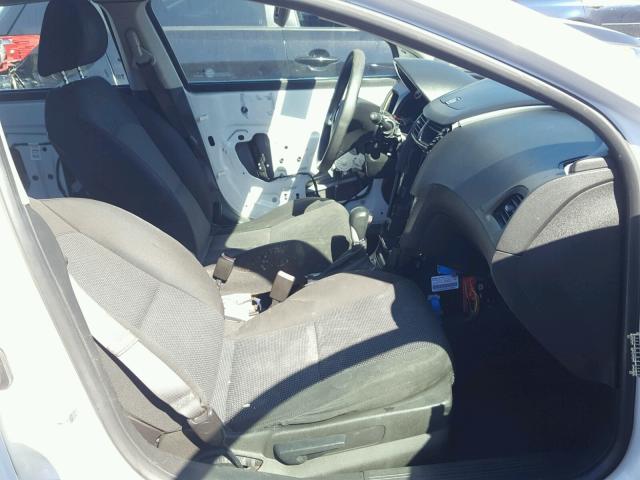 1G1ZC5EU9CF258695 - 2012 CHEVROLET MALIBU 1LT WHITE photo 5