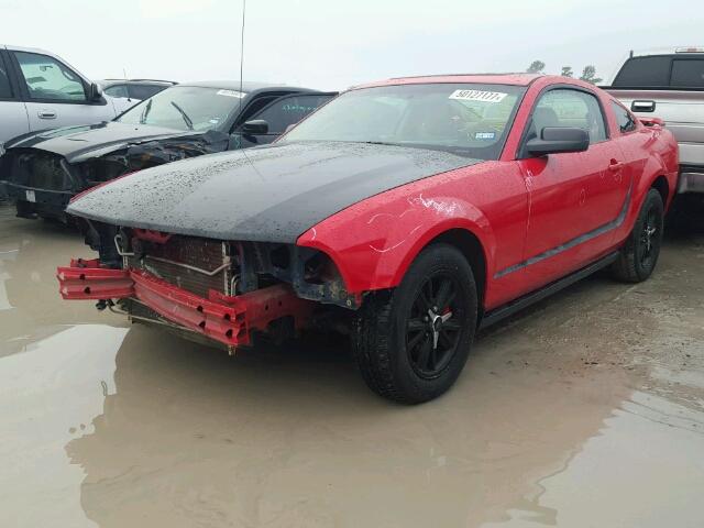 1ZVFT80N265115137 - 2006 FORD MUSTANG RED photo 2