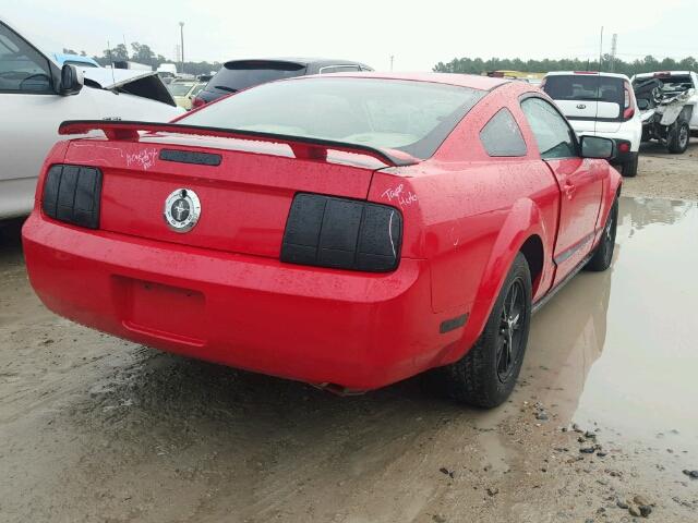 1ZVFT80N265115137 - 2006 FORD MUSTANG RED photo 4