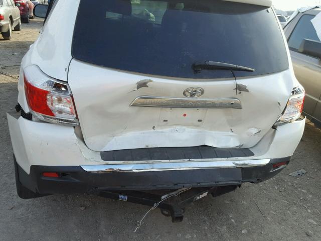 5TDBK3EH6DS256326 - 2013 TOYOTA HIGHLANDER WHITE photo 9