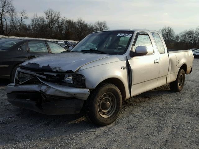 1FTZX1720YNB73404 - 2000 FORD F150 SILVER photo 2