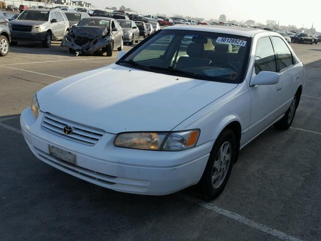 JT2BF28K7X0187040 - 1999 TOYOTA CAMRY LE თეთრი ფოტო 2