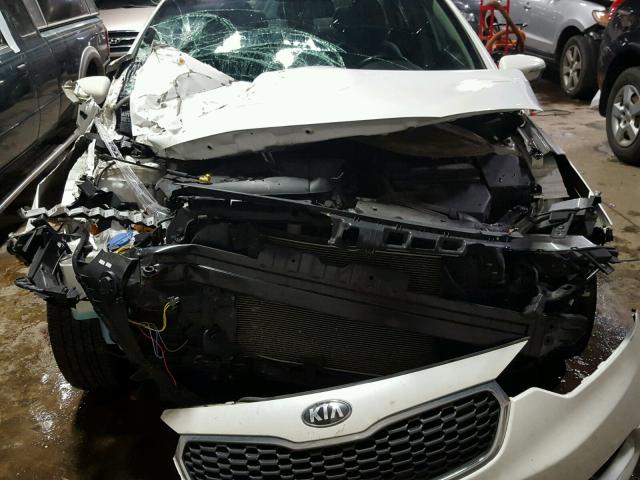 KNAFZ4A82E5061336 - 2014 KIA FORTE EX WHITE photo 9