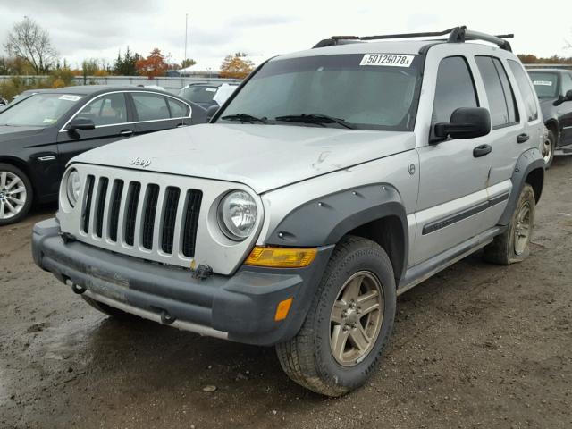 1J4GL38K66W100147 - 2006 JEEP LIBERTY RE SILVER photo 2