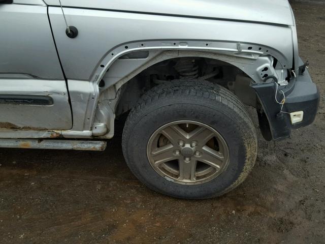1J4GL38K66W100147 - 2006 JEEP LIBERTY RE SILVER photo 9