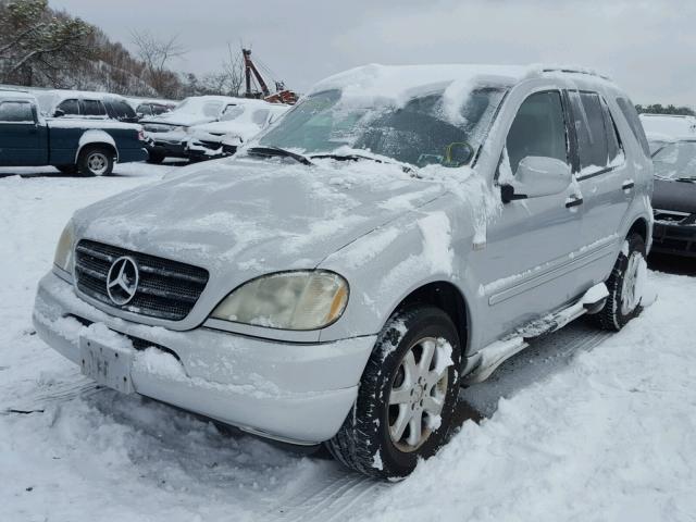 4JGAB72E41A276060 - 2001 MERCEDES-BENZ ML 430 银色 照片 2
