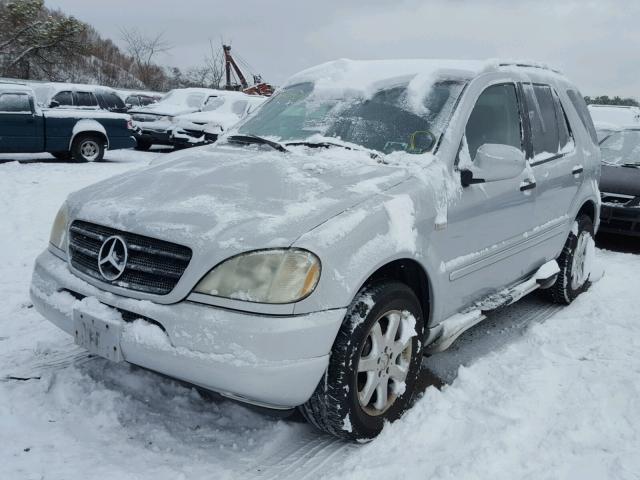 4JGAB72E41A276060 - 2001 MERCEDES-BENZ ML 430 SILVER photo 2